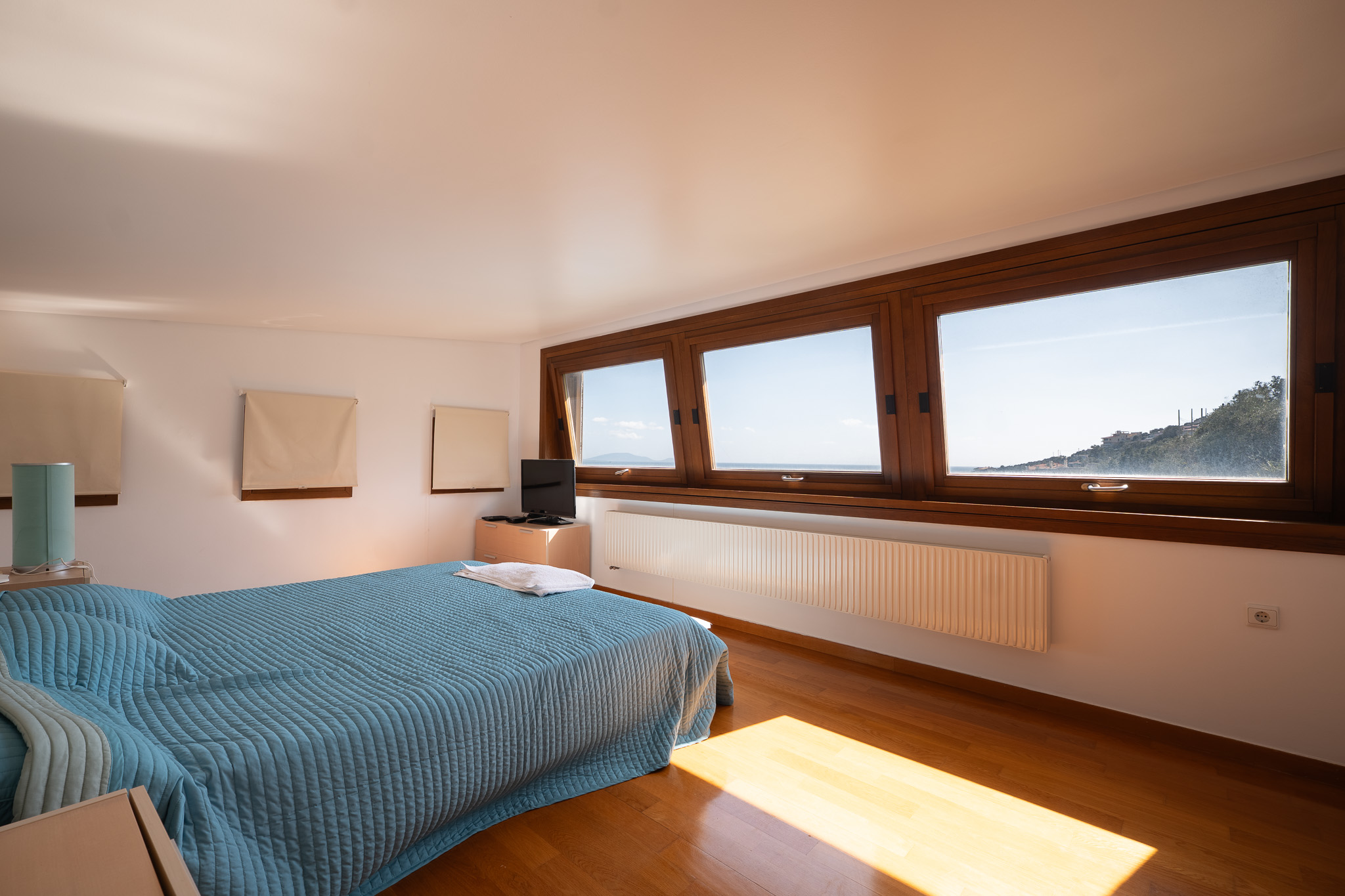 Villa Selene, bedroom with sea-view windows and blue cover